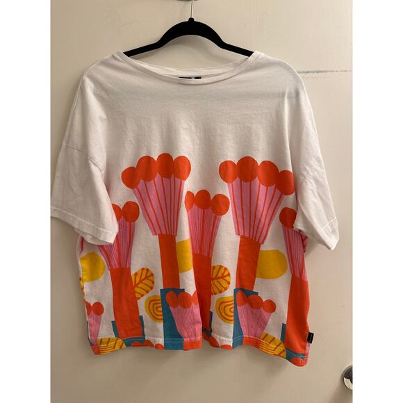 Marimekko Tops - Marimekko x Uniqlo Floral Pompula Pompom Red Pink Flower Boxy White T-Shirt XL